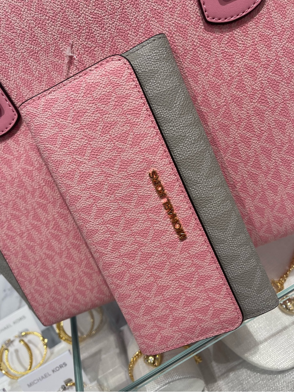Michael Kors Jet Set Travel Signature Logo Tri-Fold Wallet Trifold 
Carnation - Picture 8 of 16